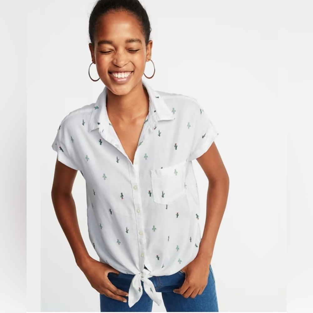 Old Navy cactus print short sleeve tie front button down shirt